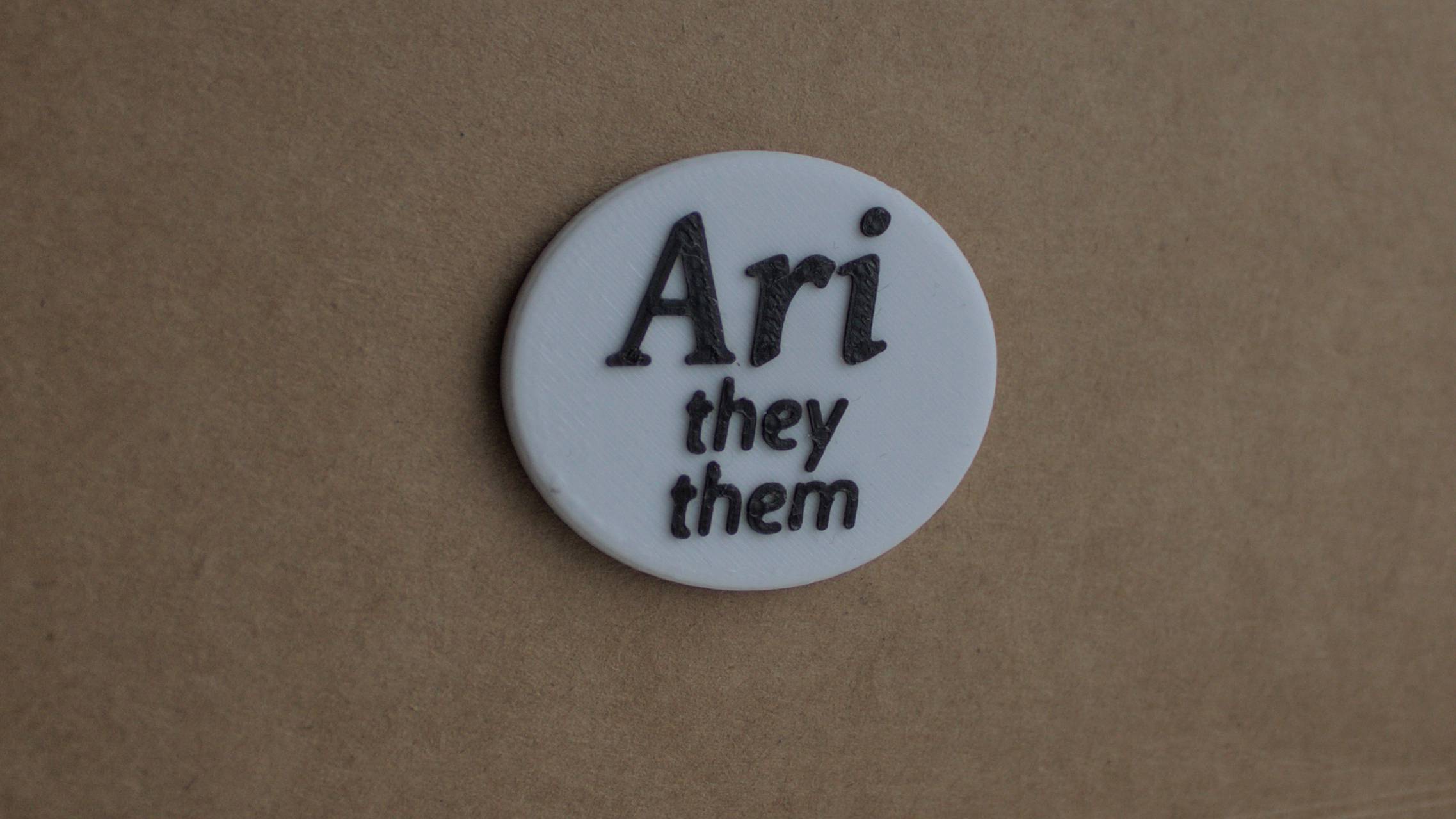 Nametag Ari they them